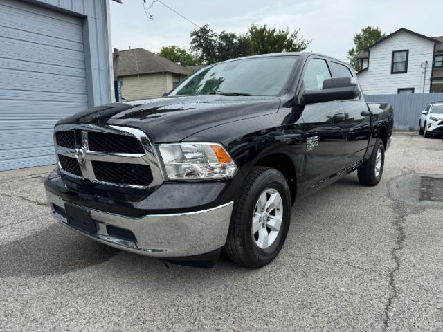 2023 Ram 1500 Classic SLT Crew Cab 4x2 5'7 Box